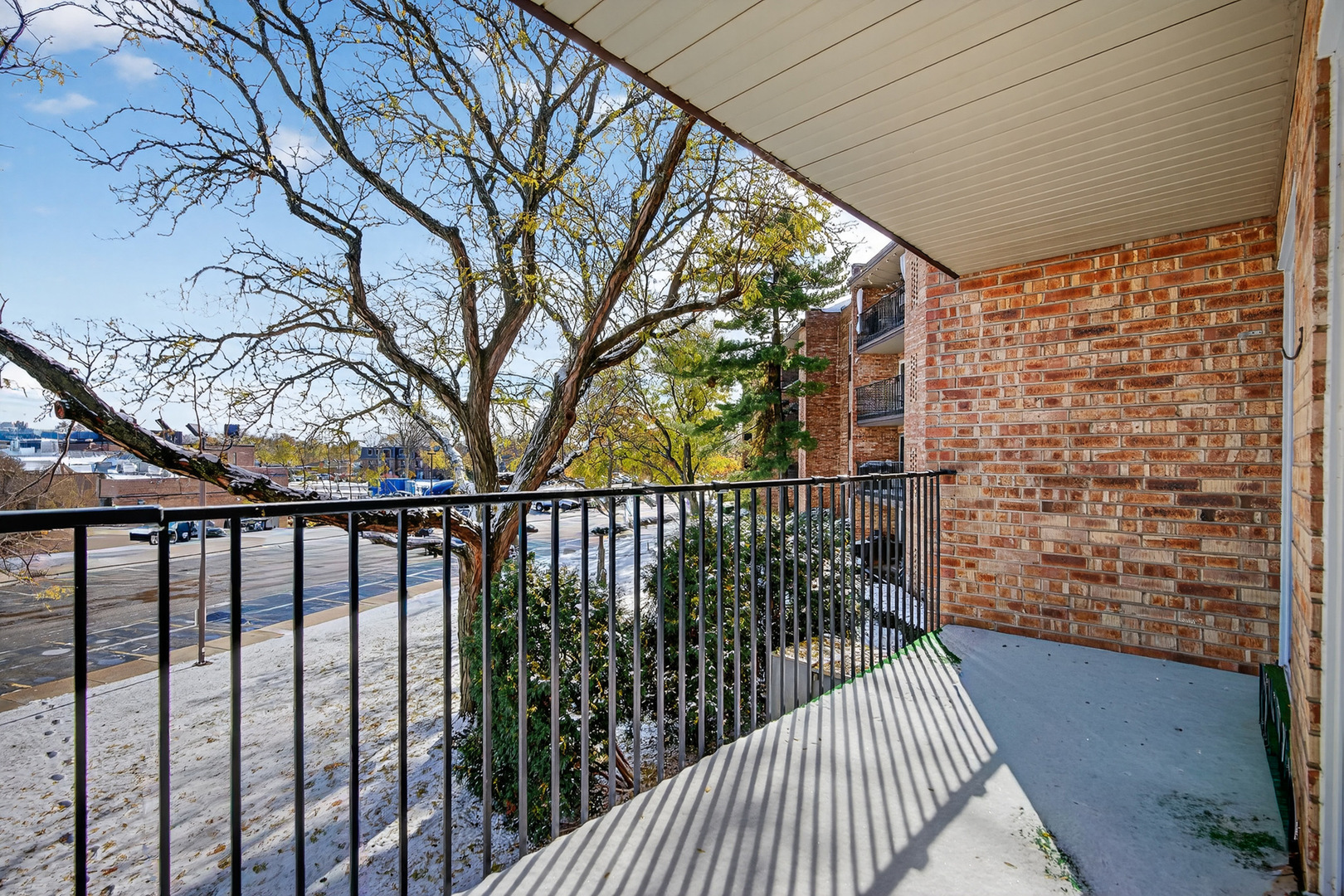 500 West Huntington Commons Road, Unit 253 Mount Prospect, IL 60056 - Photo 18 of 24 a view of entryway