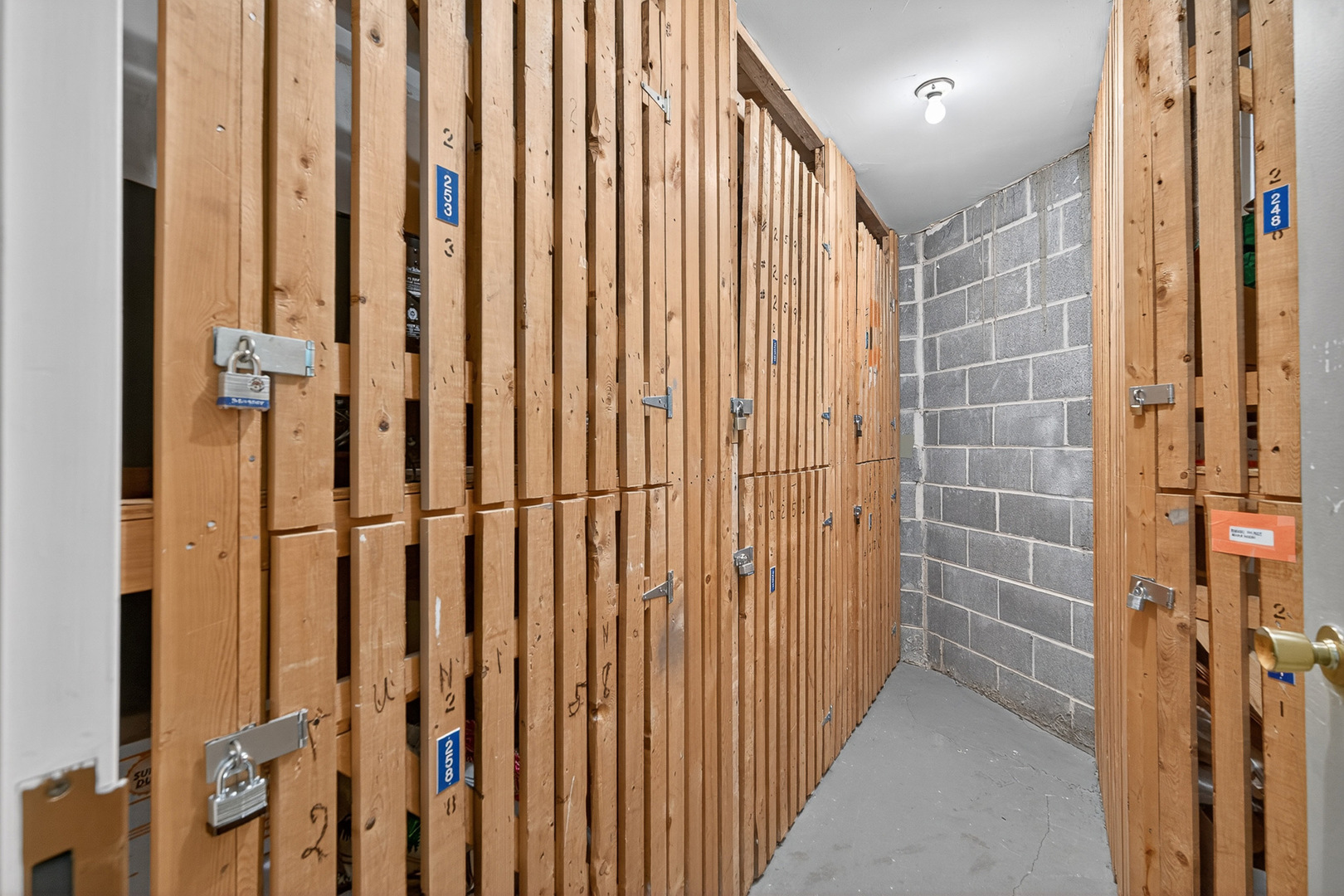 500 West Huntington Commons Road, Unit 253 Mount Prospect, IL 60056 - Photo 23 of 24 a view of a bathroom