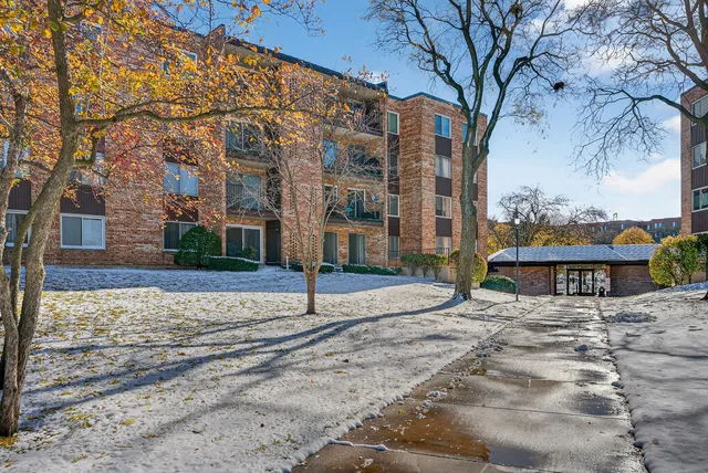 $250,000 | 500 West Huntington Commons Road, Unit 253, Mount Prospect, IL 60056
