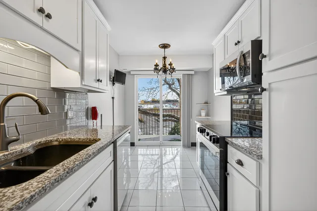 $250,000 | 500 West Huntington Commons Road, Unit 253, Mount Prospect, IL 60056