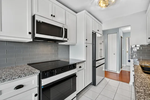 $250,000 | 500 West Huntington Commons Road, Unit 253, Mount Prospect, IL 60056