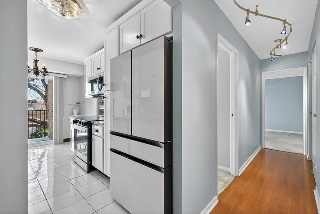 $250,000 | 500 West Huntington Commons Road, Unit 253, Mount Prospect, IL 60056