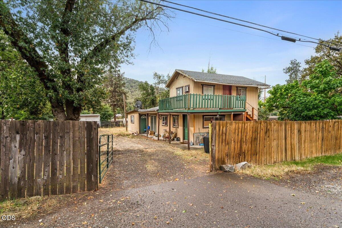10483 Blackwell Road Central Point, OR 97502 - Photo 19 of 19 Gallery Image 19