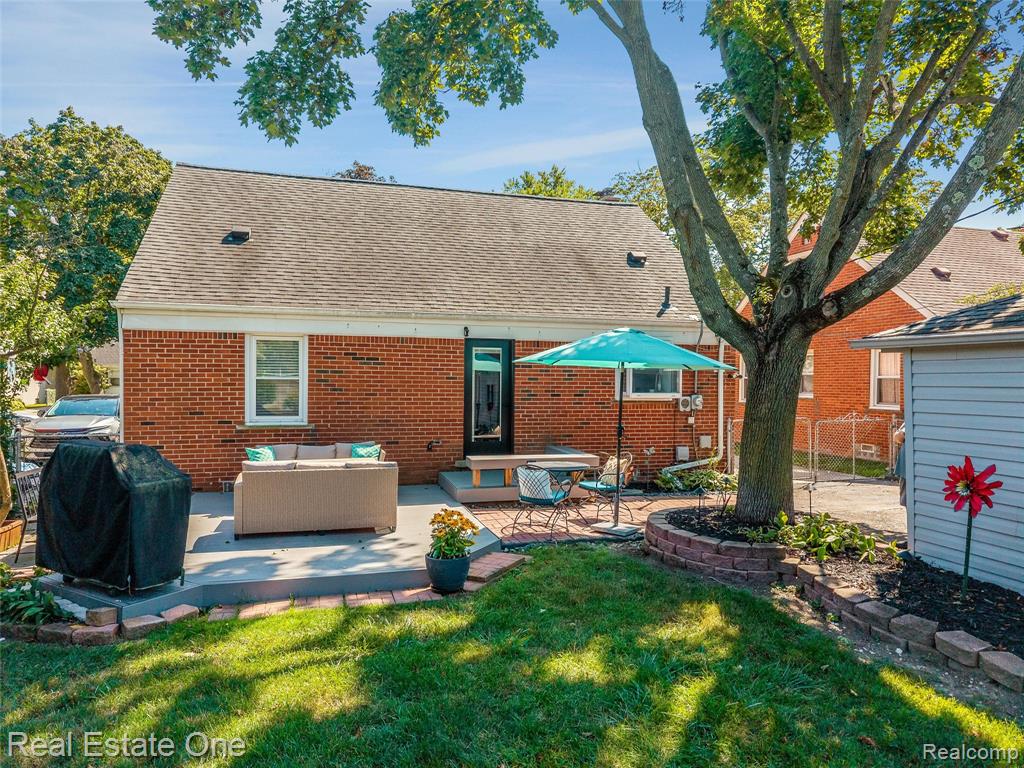 2040 Rosemont Road Berkley, MI 48072 - Photo 31 of 35