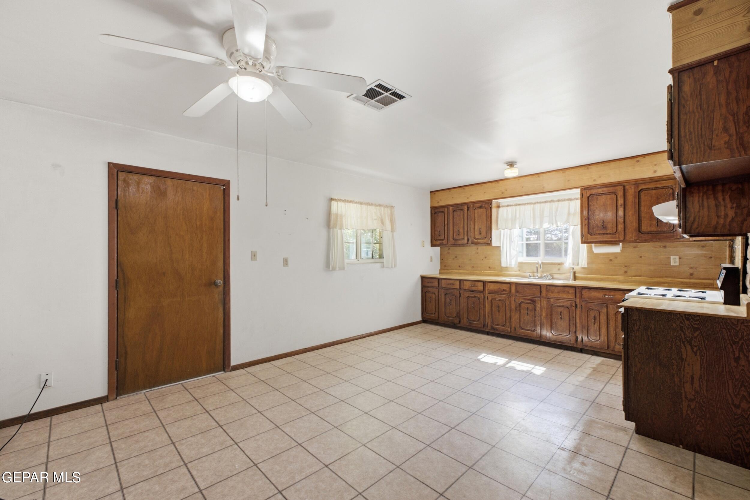185 Elfego Road Anthony, NM 88021 - Photo 7 of 35 15_dsc06077