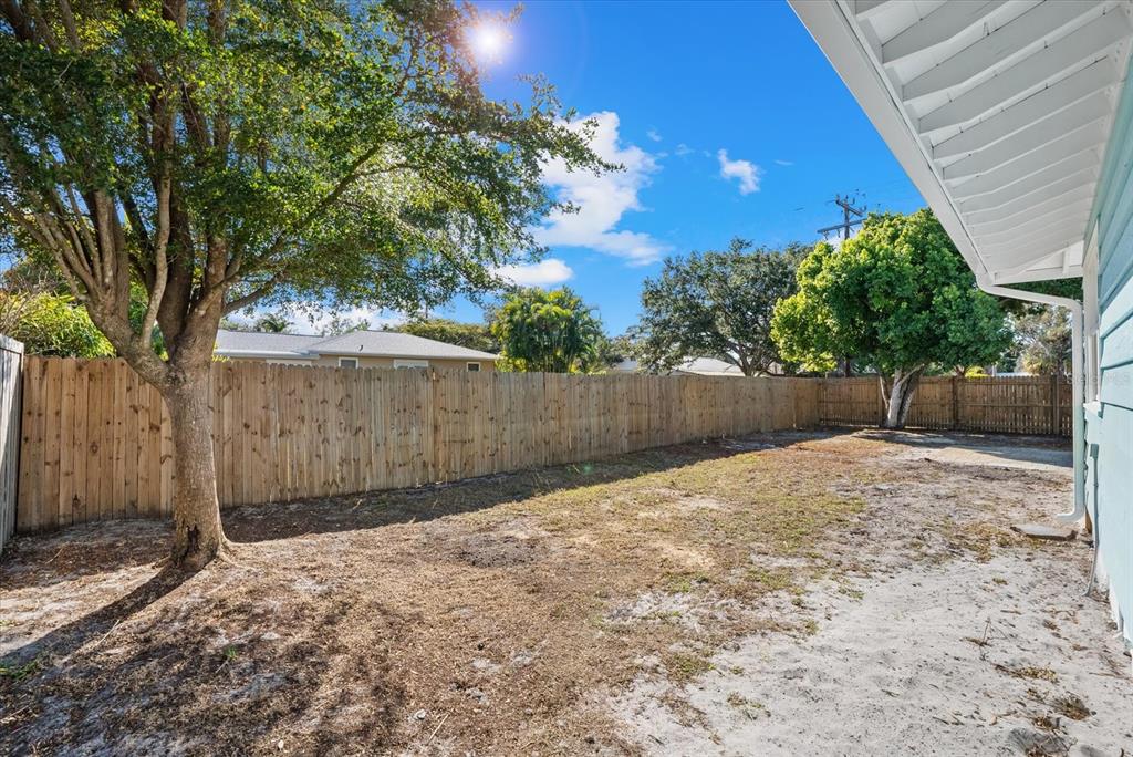2104 Datura Street Sarasota, FL 34239 - Photo 32 of 48 a backyard of a house