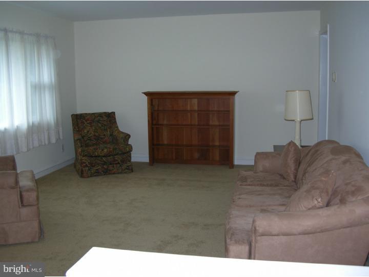 5 Raymond Road Broomall, PA 19008 - Photo 2 of 15 Living Room