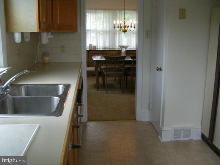 5 Raymond Road Broomall, PA 19008 - Photo 7 of 15 Kitchen