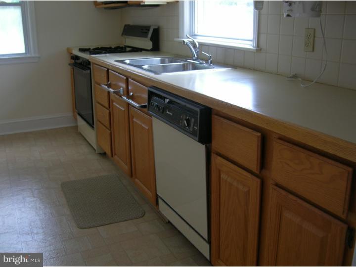 5 Raymond Road Broomall, PA 19008 - Photo 8 of 15 Kitchen