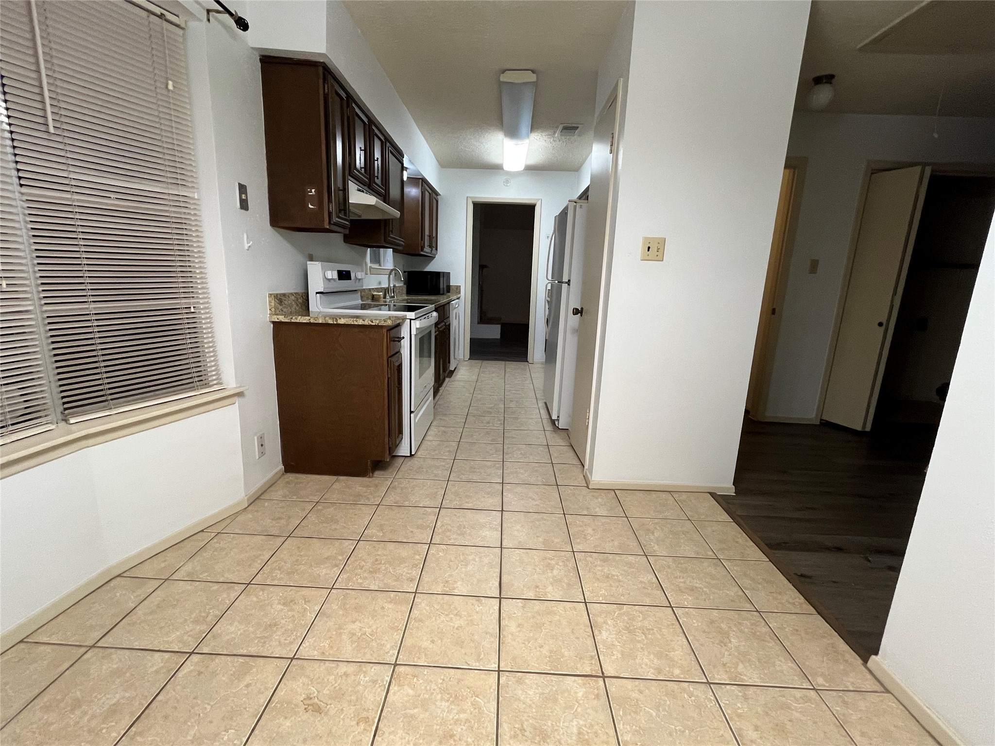 5535 Ashgate Drive Spring, TX 77373 - Photo 10 of 15 Tiled breakfast area.
