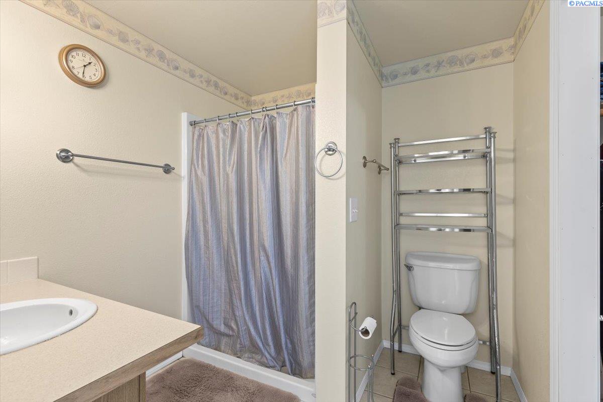 1281 Gibson Road Selah, WA 98942 - Photo 17 of 39 Gallery Image 17