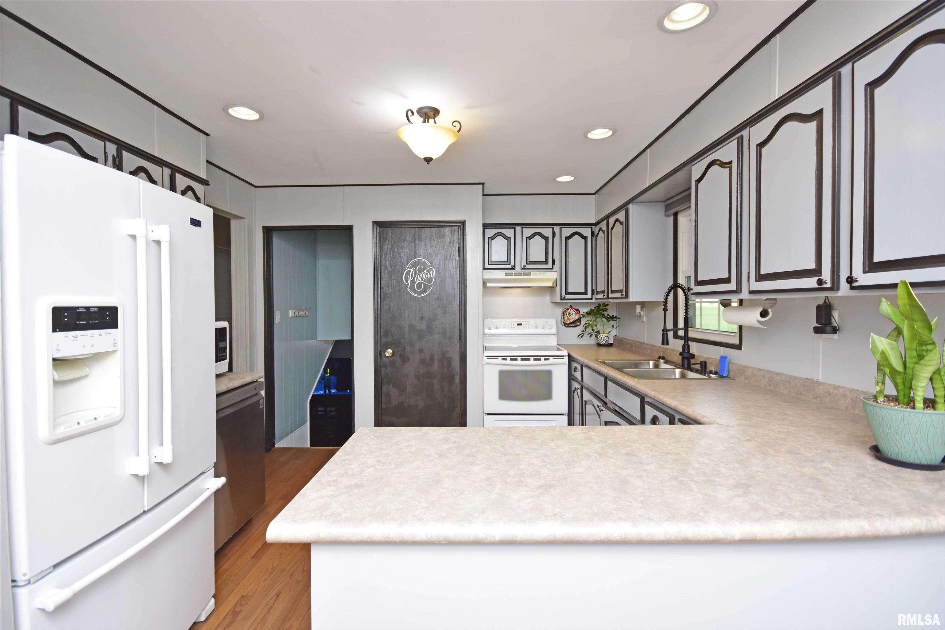 335 Dodge Street Cisco, IL 61830 - Photo 32 of 87