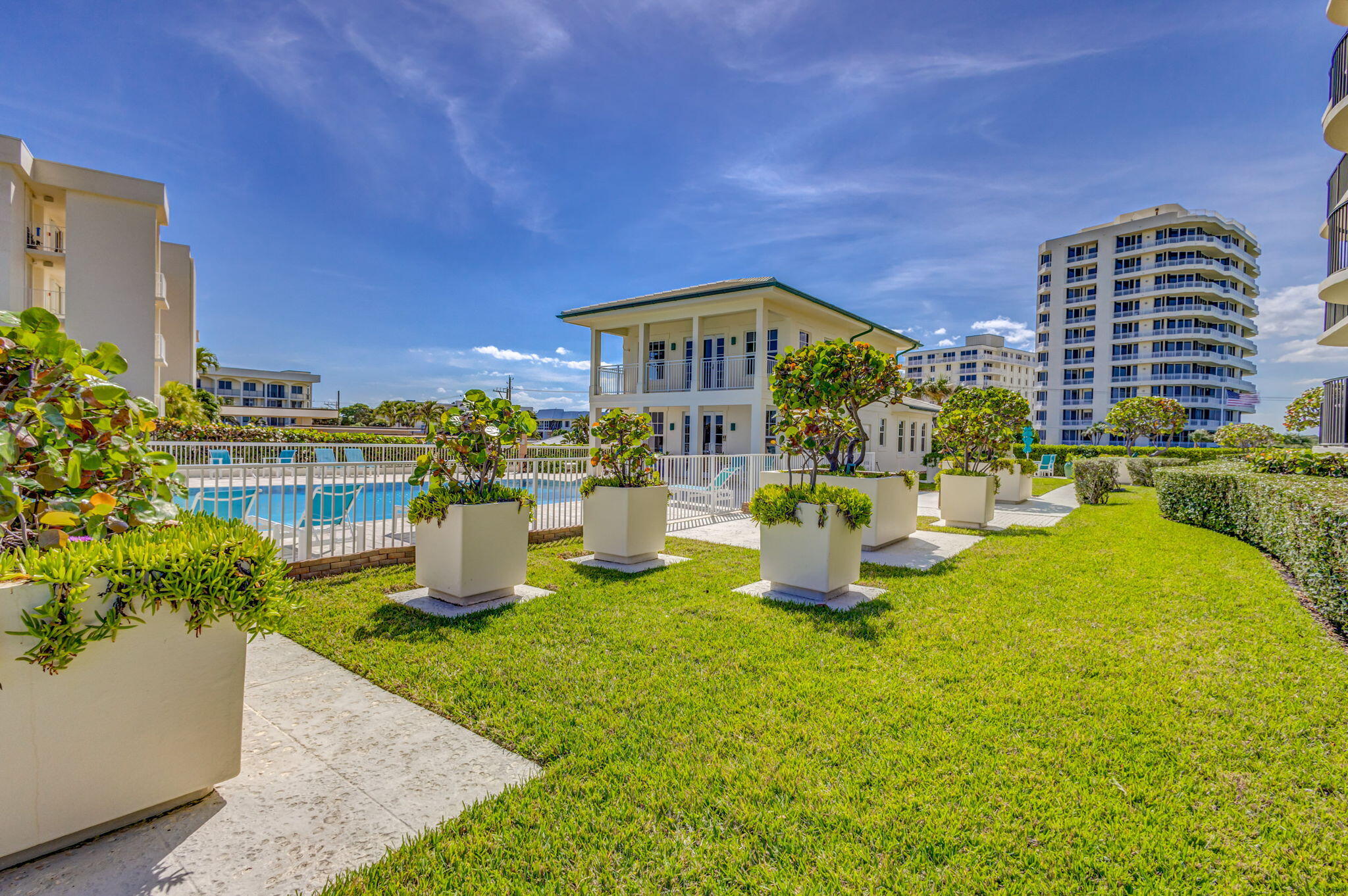 400 South Beach Road, Unit 103 Tequesta, FL 33469 - Photo 39 of 61 Pool/Clubhouse