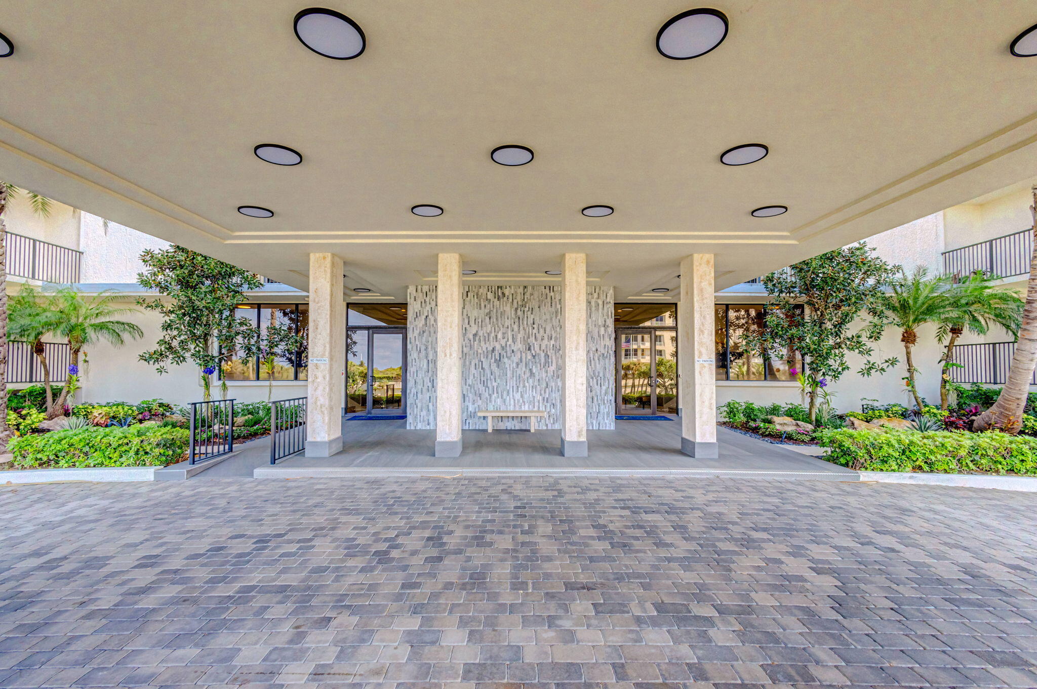 400 South Beach Road, Unit 103 Tequesta, FL 33469 - Photo 46 of 61 Front Entrance