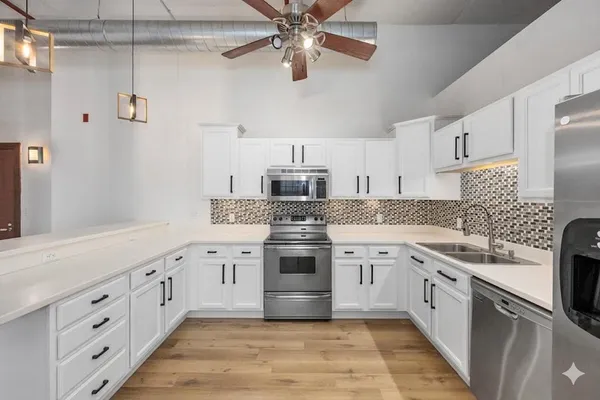 $2,700 | 801 Broadway Avenue Northwest, Unit 440, Grand Rapids, MI 49504