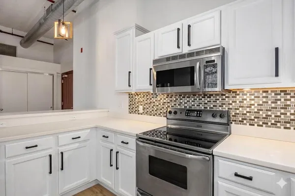 $2,700 | 801 Broadway Avenue Northwest, Unit 440, Grand Rapids, MI 49504