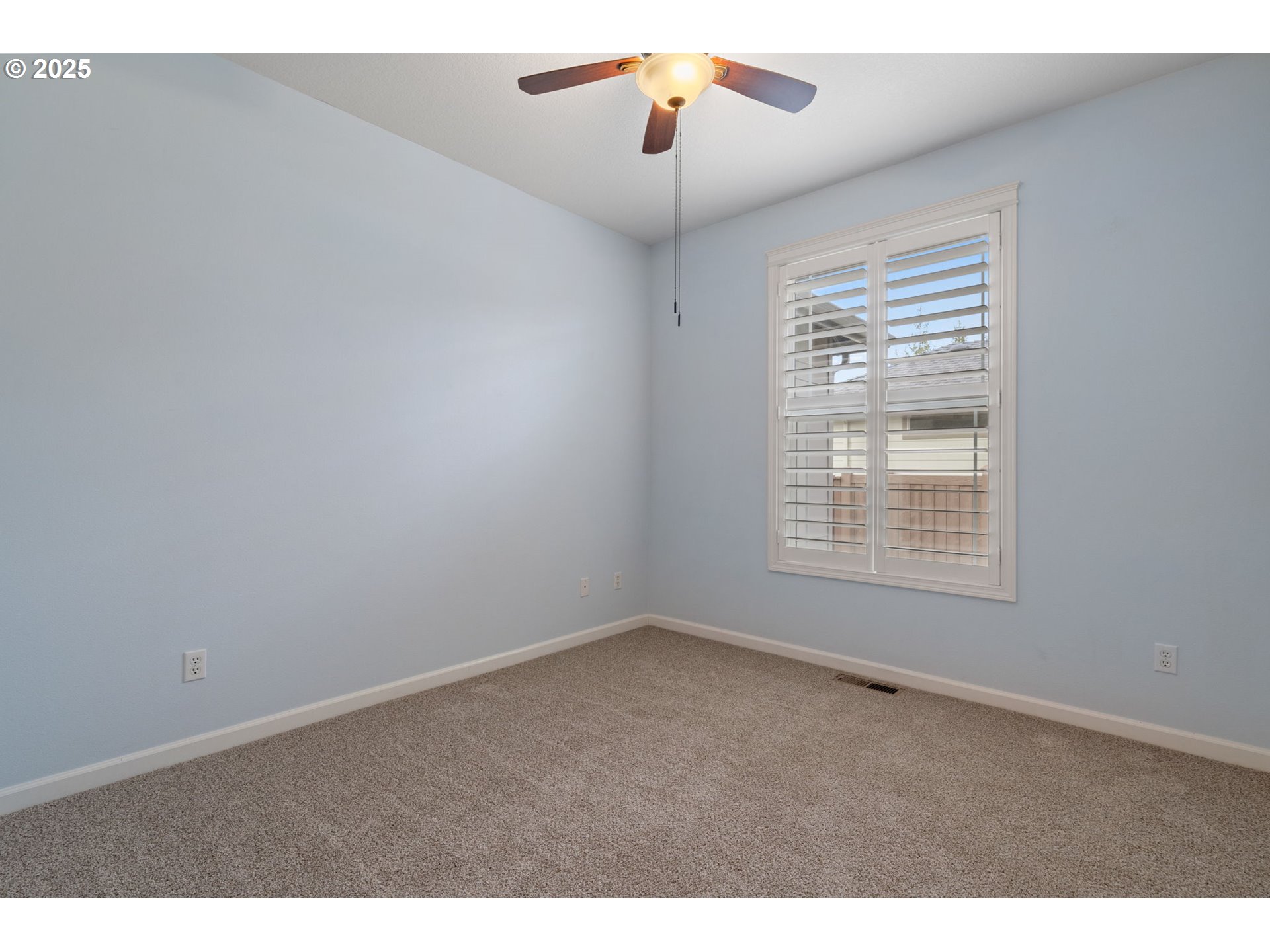 1516 South Dusky Drive Ridgefield, WA 98642 - Photo 17 of 43 a view of an empty room with a window