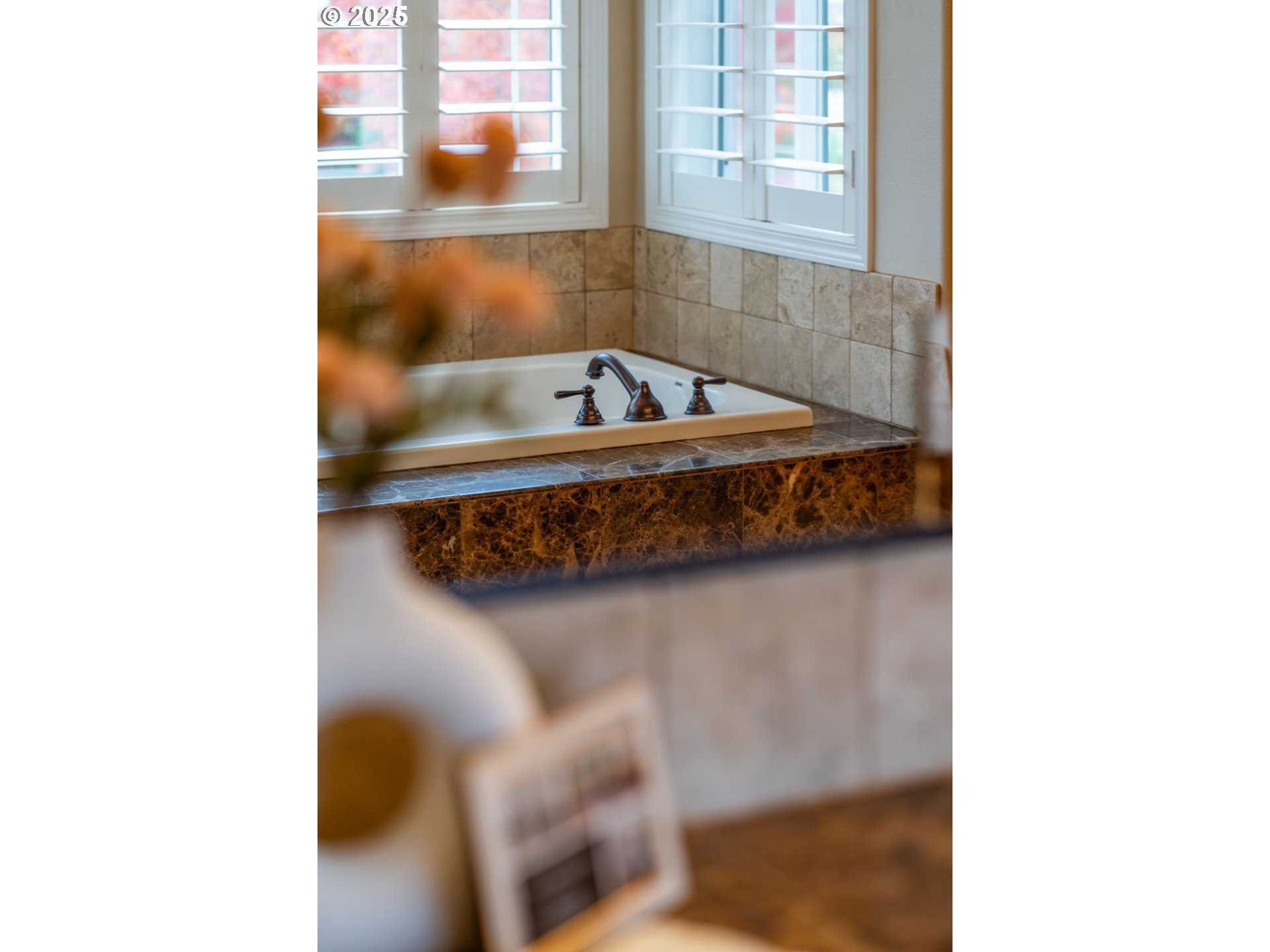 1516 South Dusky Drive Ridgefield, WA 98642 - Photo 29 of 43 a bathroom with a tub and a sink