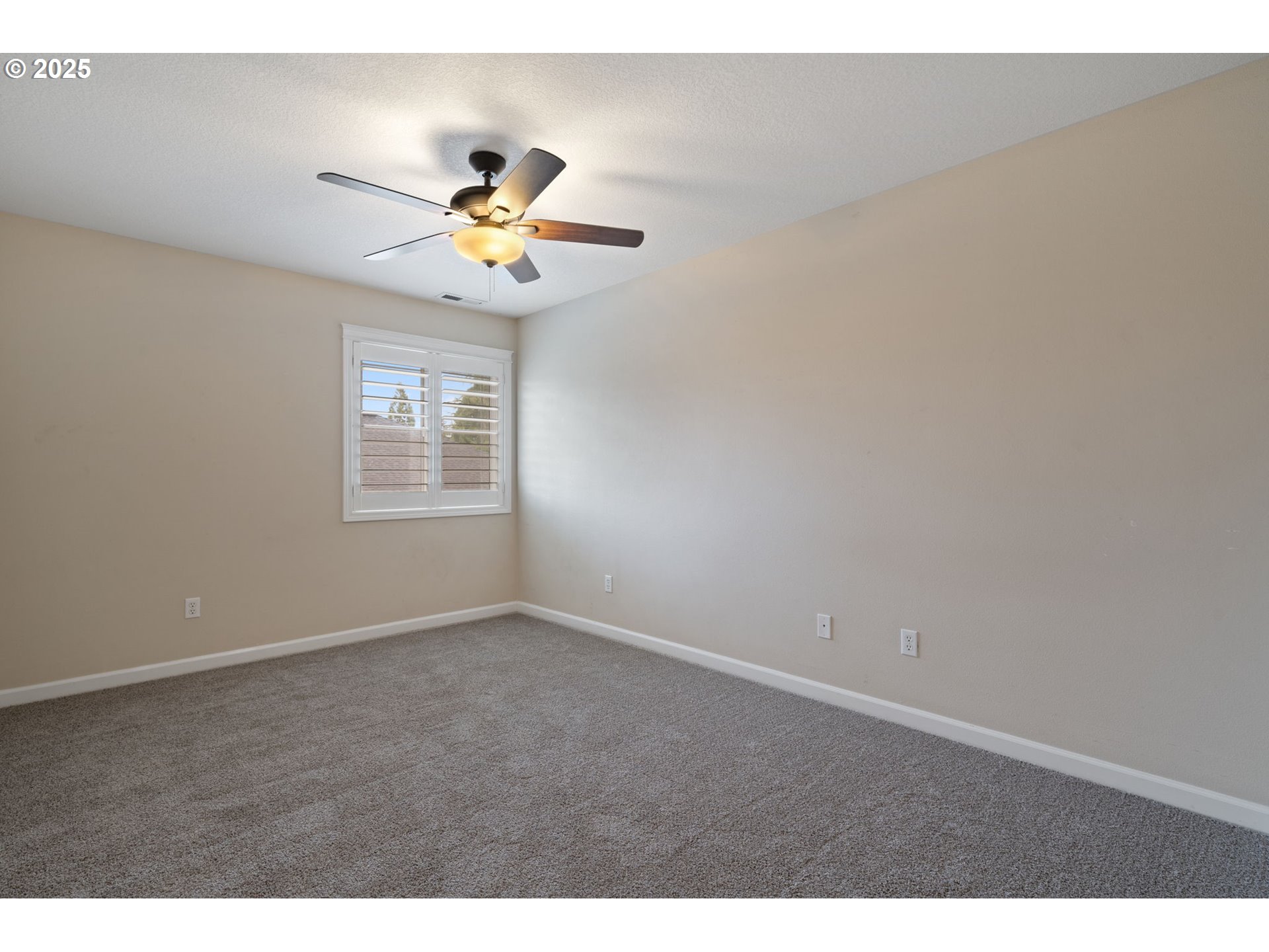 1516 South Dusky Drive Ridgefield, WA 98642 - Photo 33 of 43 a view of an empty room with a window