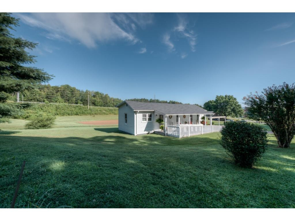 328 Hamilton Hill Road Bluff City, TN 37618 - Photo 4 of 34 Photo 4