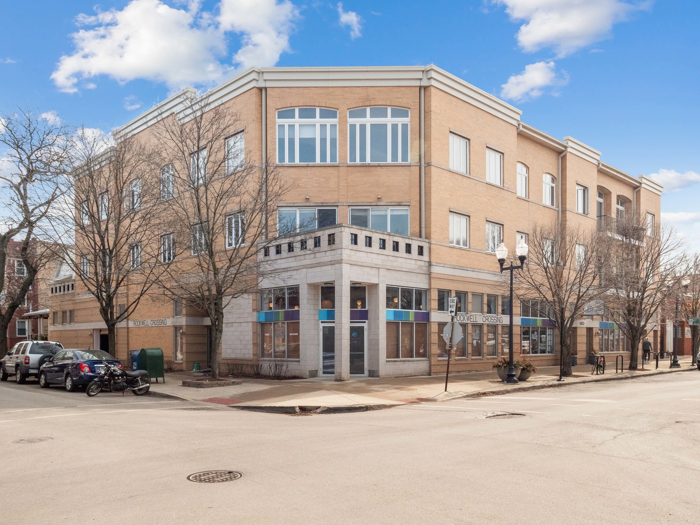 2555 West Leland Avenue, Unit 202 Chicago, IL 60625 - Photo 1 of 27