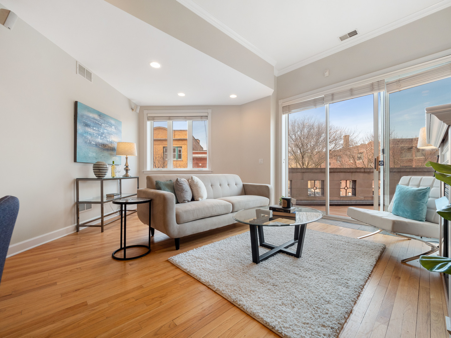 2555 West Leland Avenue, Unit 202 Chicago, IL 60625 - Photo 11 of 27