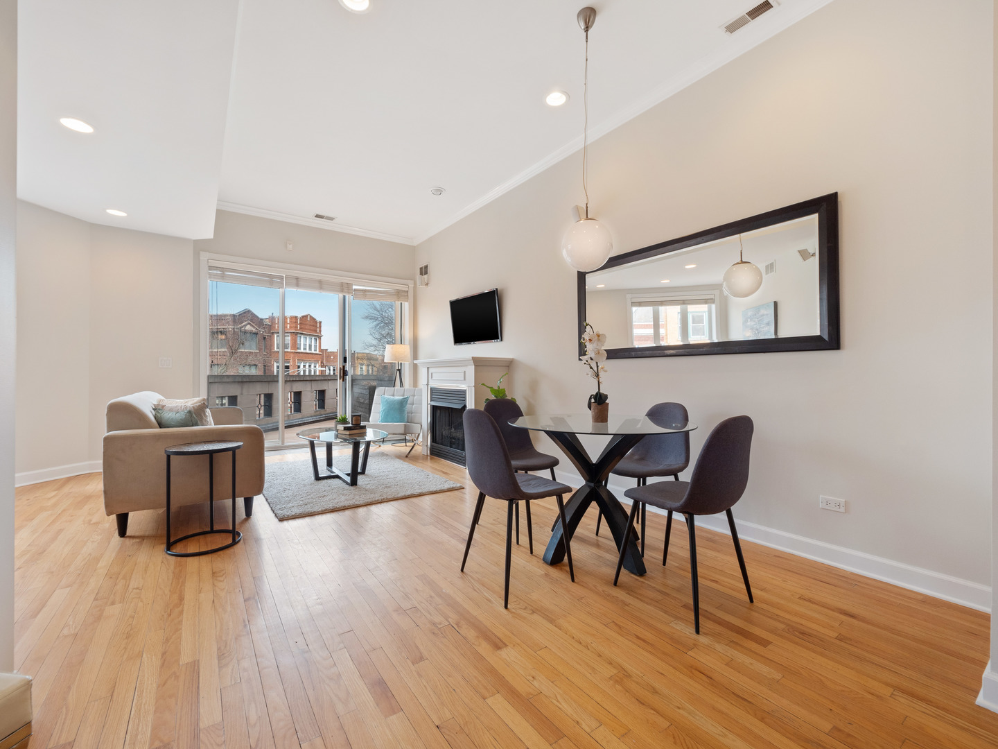 2555 West Leland Avenue, Unit 202 Chicago, IL 60625 - Photo 12 of 27