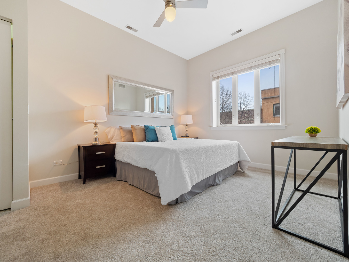 2555 West Leland Avenue, Unit 202 Chicago, IL 60625 - Photo 15 of 27