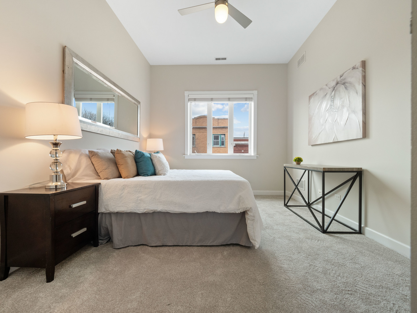 2555 West Leland Avenue, Unit 202 Chicago, IL 60625 - Photo 16 of 27