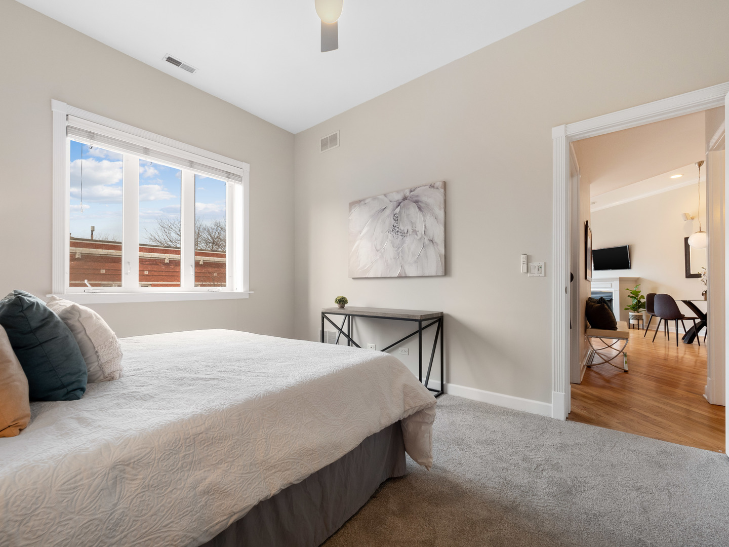 2555 West Leland Avenue, Unit 202 Chicago, IL 60625 - Photo 17 of 27