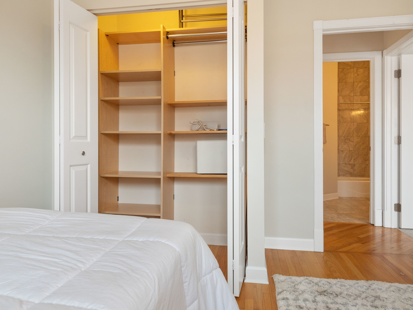 2555 West Leland Avenue, Unit 202 Chicago, IL 60625 - Photo 20 of 27
