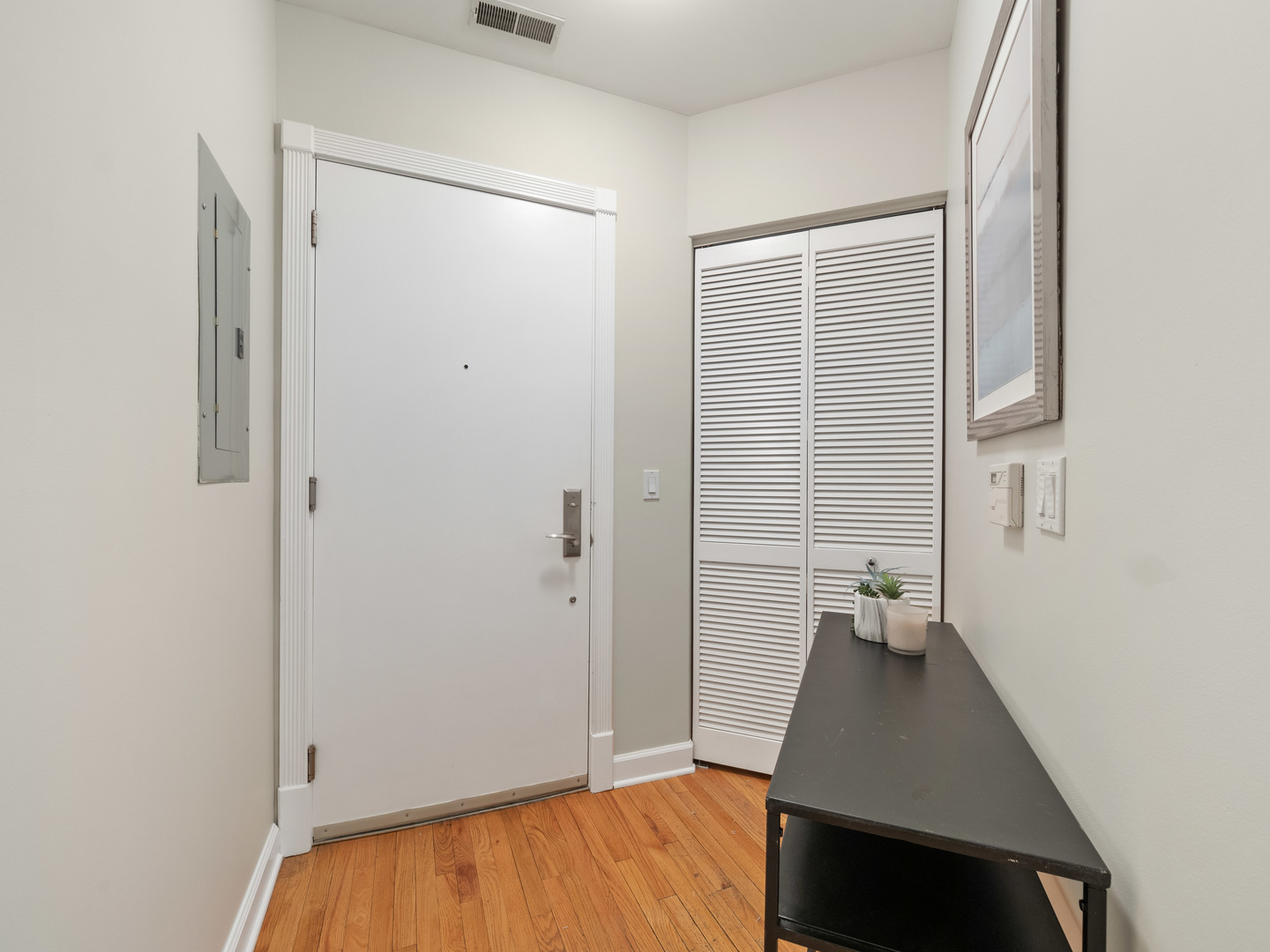 2555 West Leland Avenue, Unit 202 Chicago, IL 60625 - Photo 2 of 27