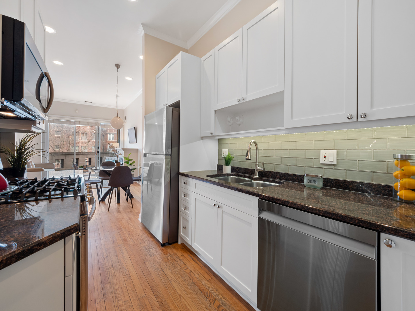 2555 West Leland Avenue, Unit 202 Chicago, IL 60625 - Photo 6 of 27