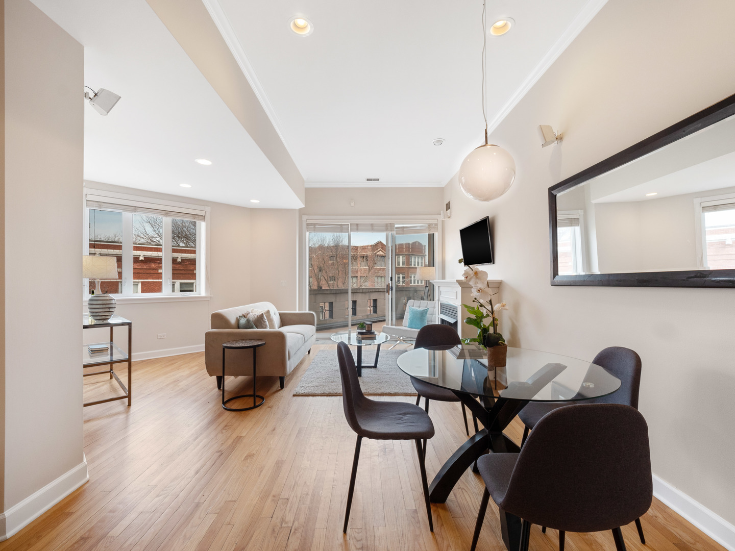 2555 West Leland Avenue, Unit 202 Chicago, IL 60625 - Photo 8 of 27