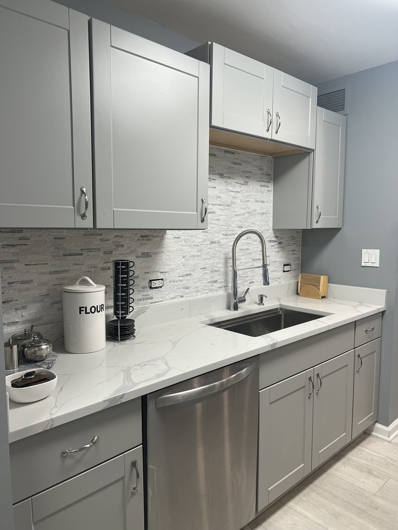 6171 North Sheridan Road, Unit 304 Chicago, IL 60660 - Photo 5 of 26