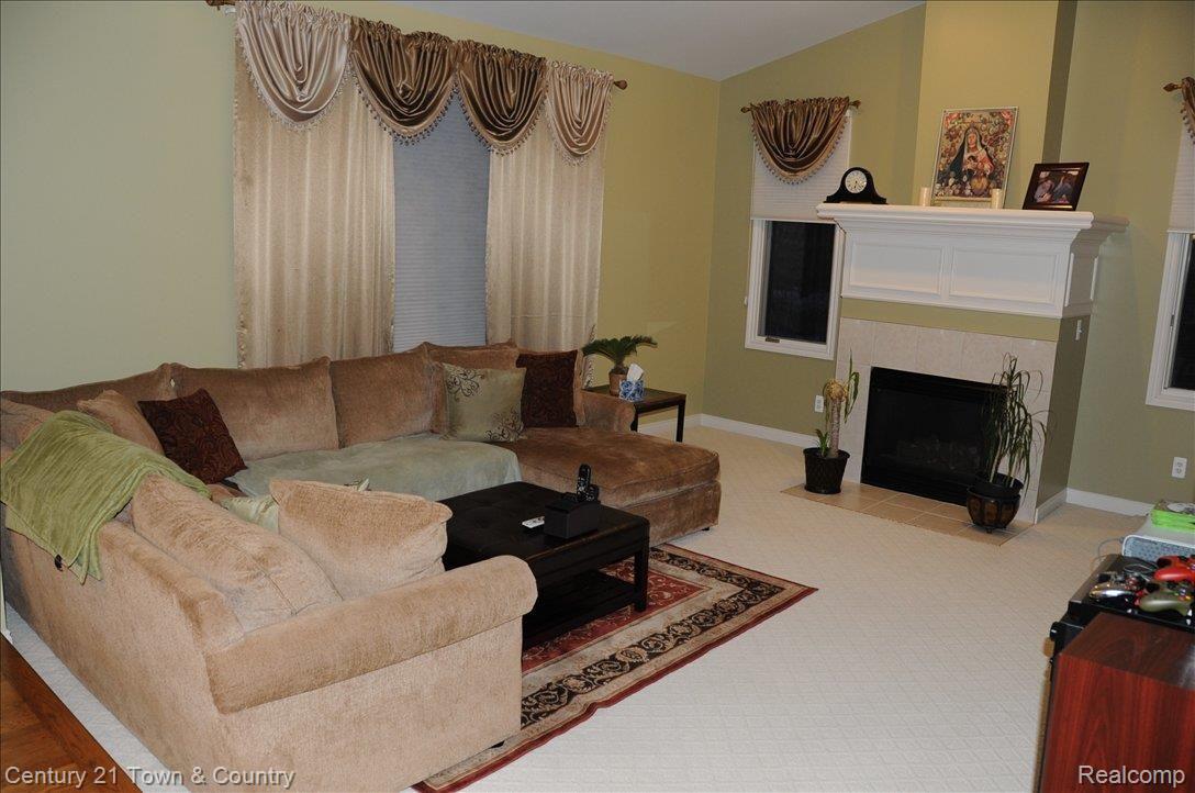 6599 Chatham Circle Rochester, MI 48306 - Photo 21 of 24 FAMILY ROOM W/FIREPLACE