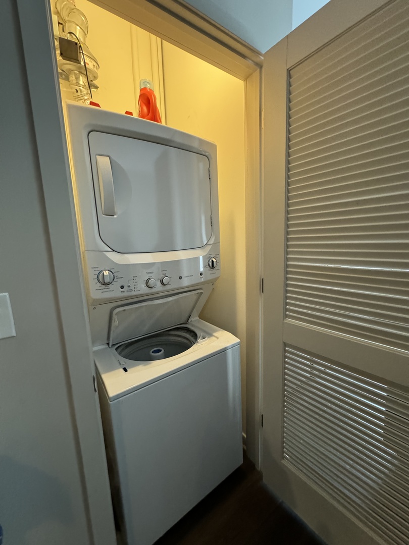 1222 West Madison Street, Unit 227 Chicago, IL 60607 - Photo 9 of 19 a utility room with dryer and washer