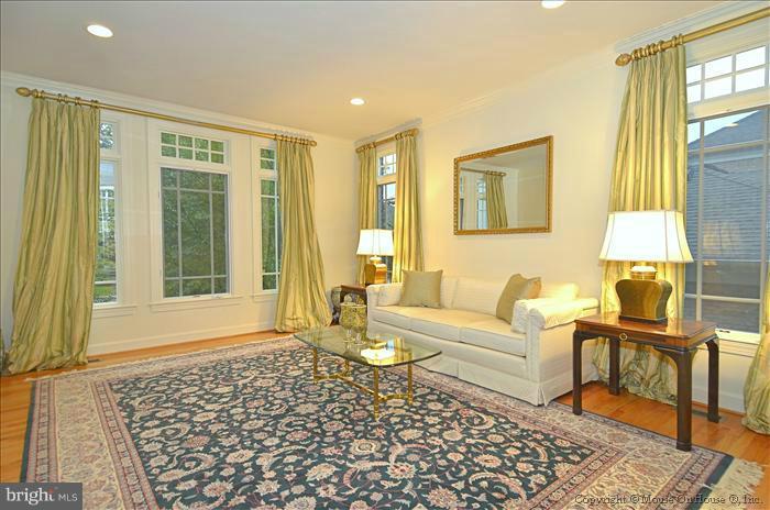 11085 Pelham Manor Place Reston, VA 20194 - Photo 2 of 24 Family Room