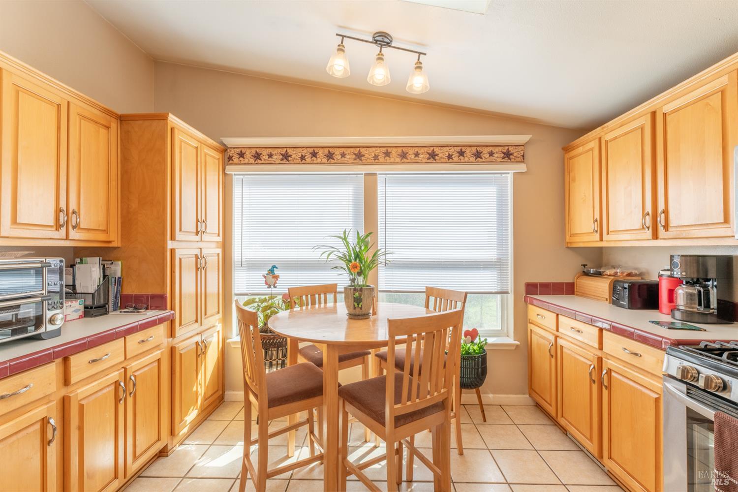 2301 N Road Laytonville, CA 95454 - Photo 8 of 23 Breakfast Nook