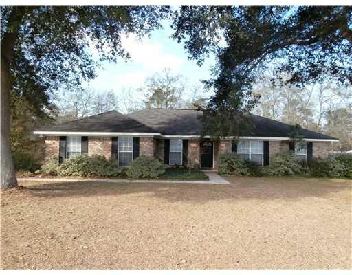 280 Rd Atlanta Bloomingdale, GA 31302 - Photo 1 of 1 a front view of a house with a garden