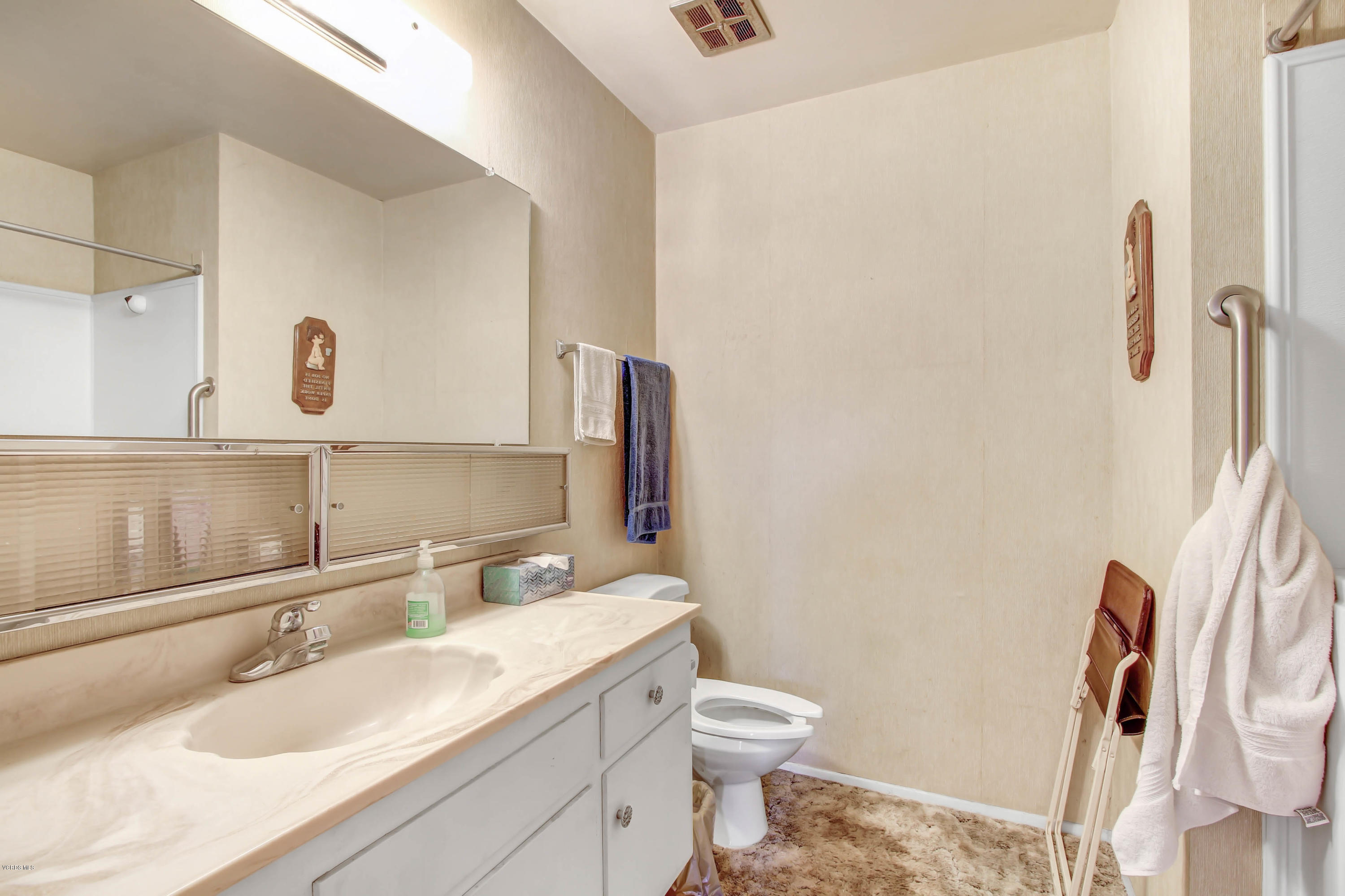 918 Decatur Avenue Ventura, CA 93004 - Photo 17 of 25 Hall Bathroom