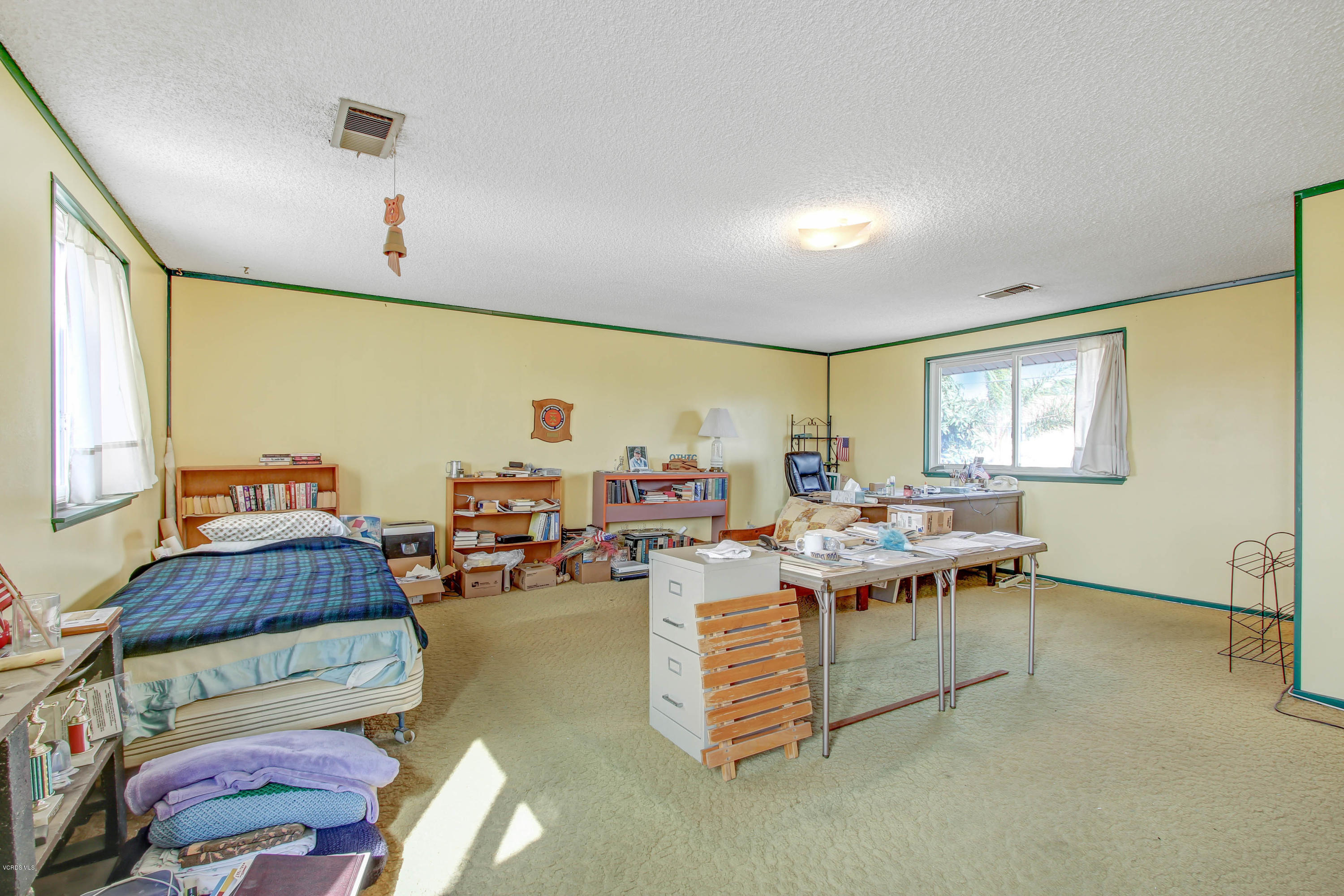 918 Decatur Avenue Ventura, CA 93004 - Photo 19 of 25 Upstairs Mstr Bedroom