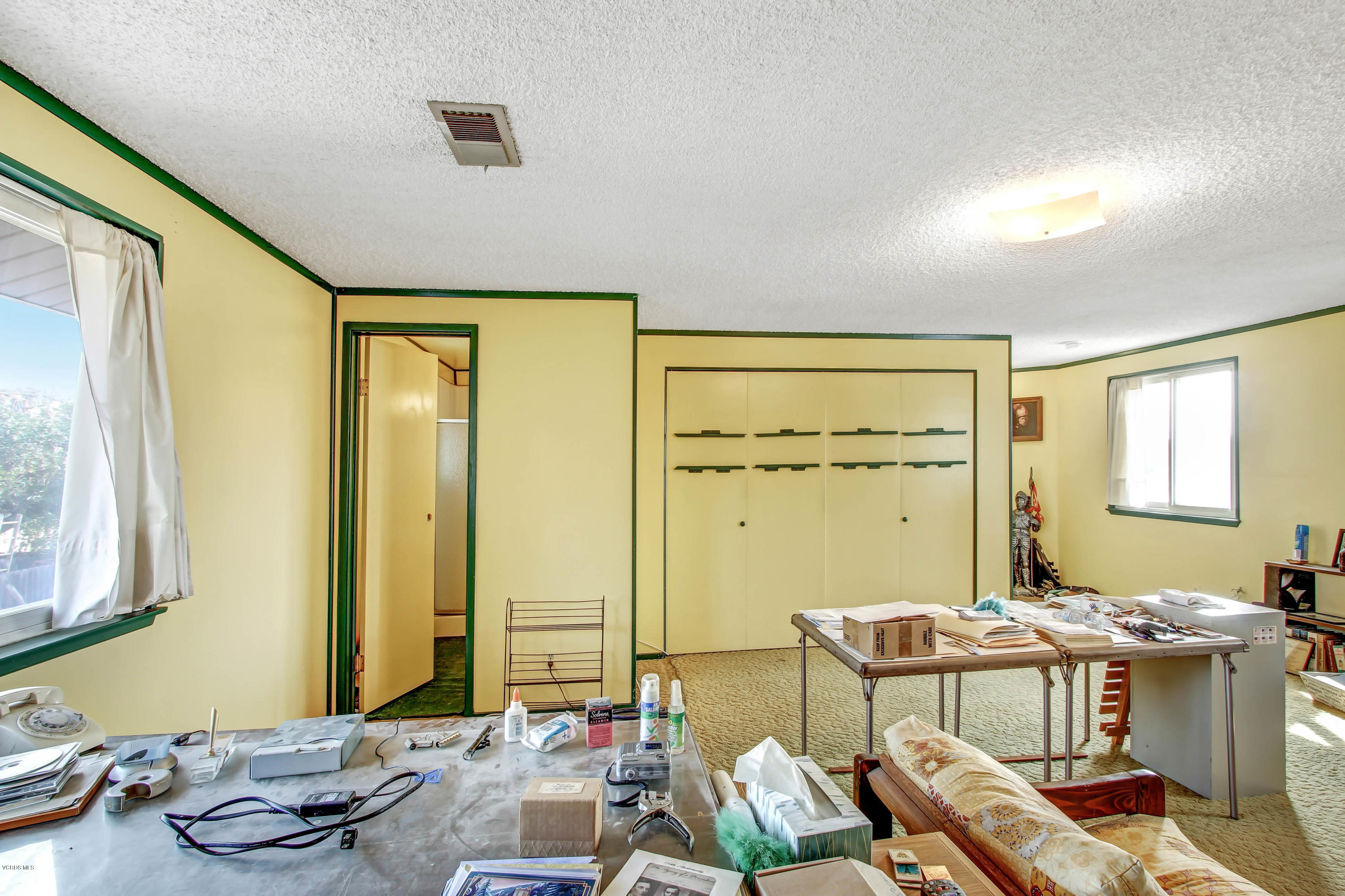 918 Decatur Avenue Ventura, CA 93004 - Photo 20 of 25 Upstairs Mstr Bedroom2