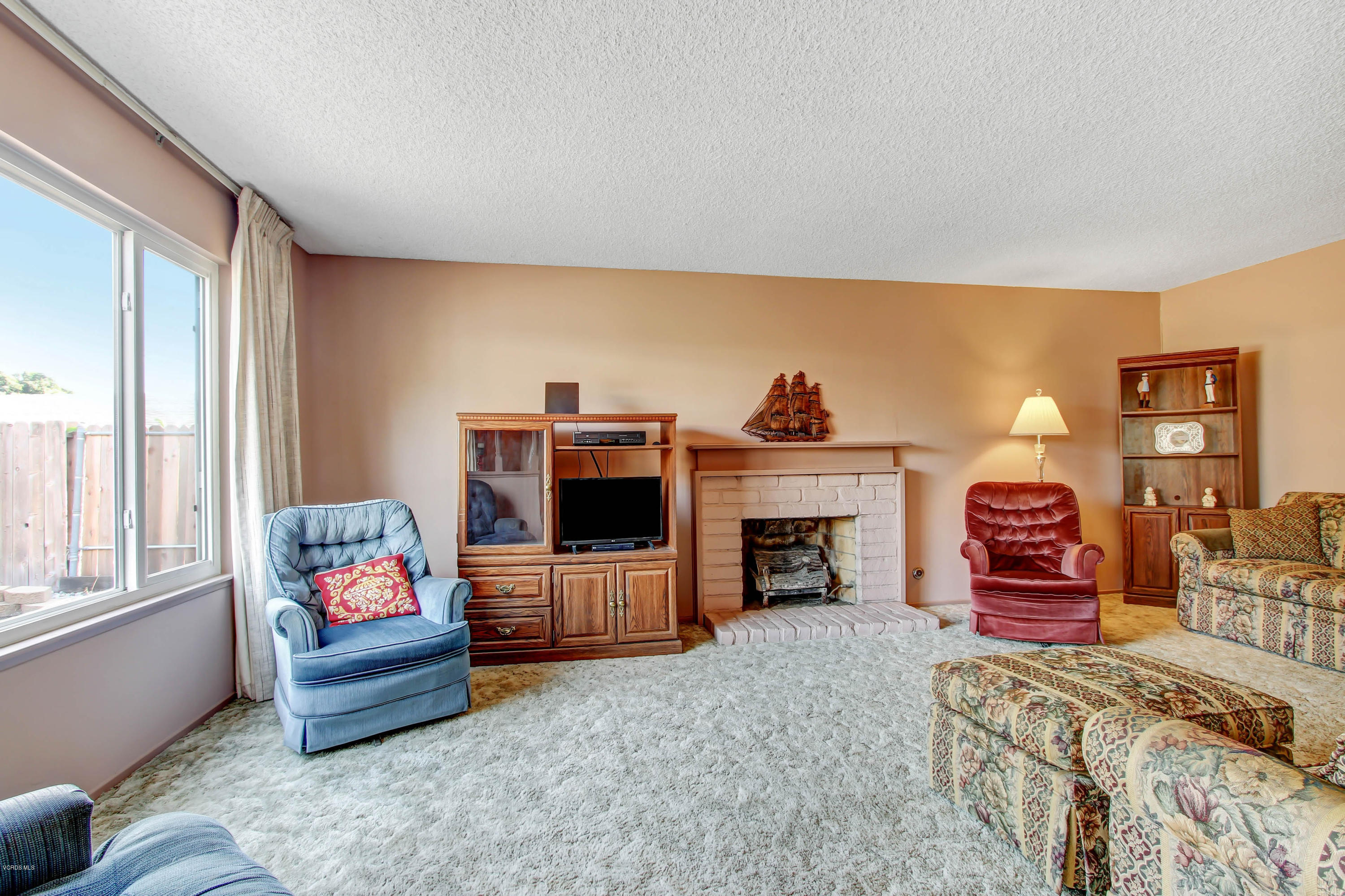 918 Decatur Avenue Ventura, CA 93004 - Photo 4 of 25 Living Room2