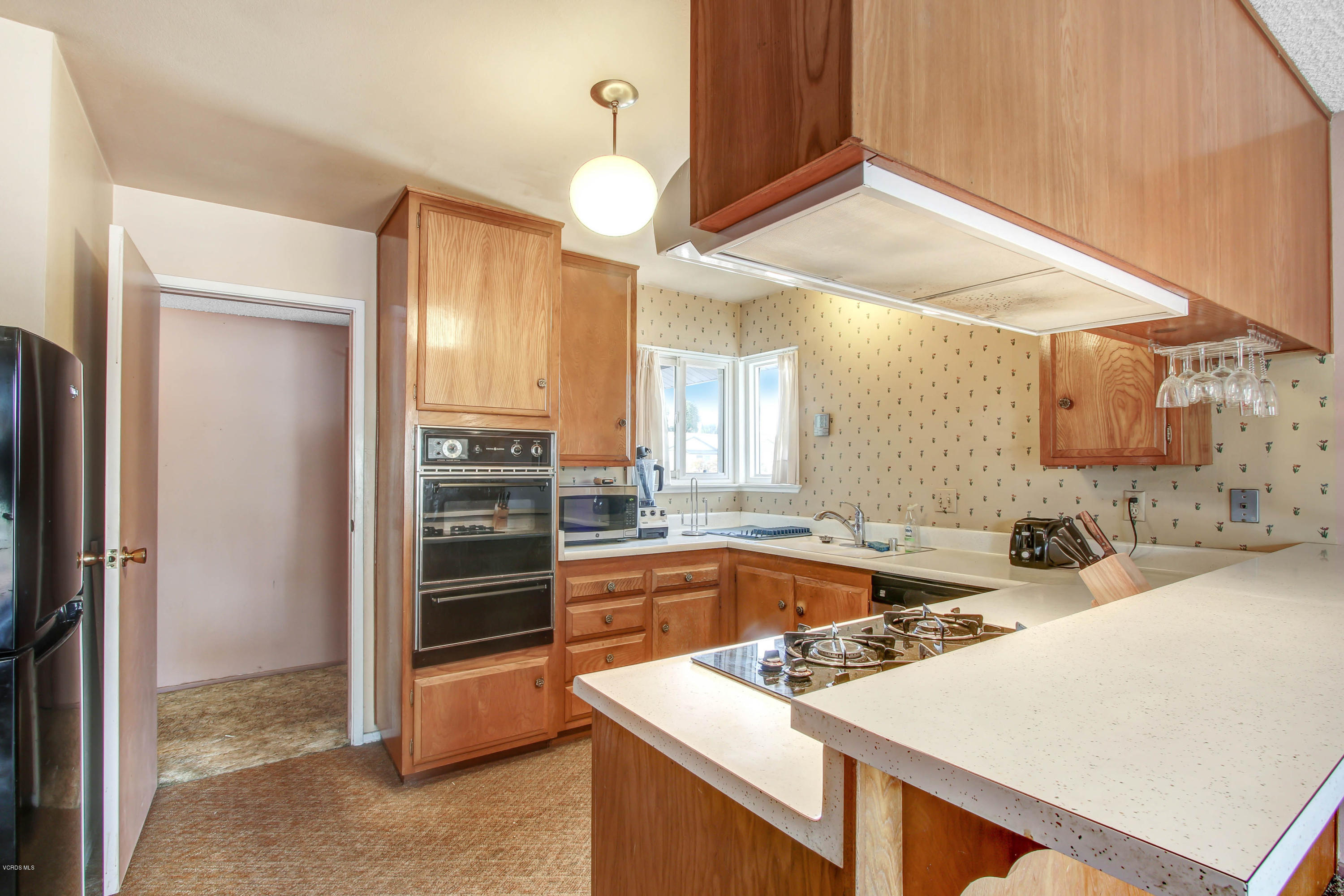 918 Decatur Avenue Ventura, CA 93004 - Photo 8 of 25 Kitchen