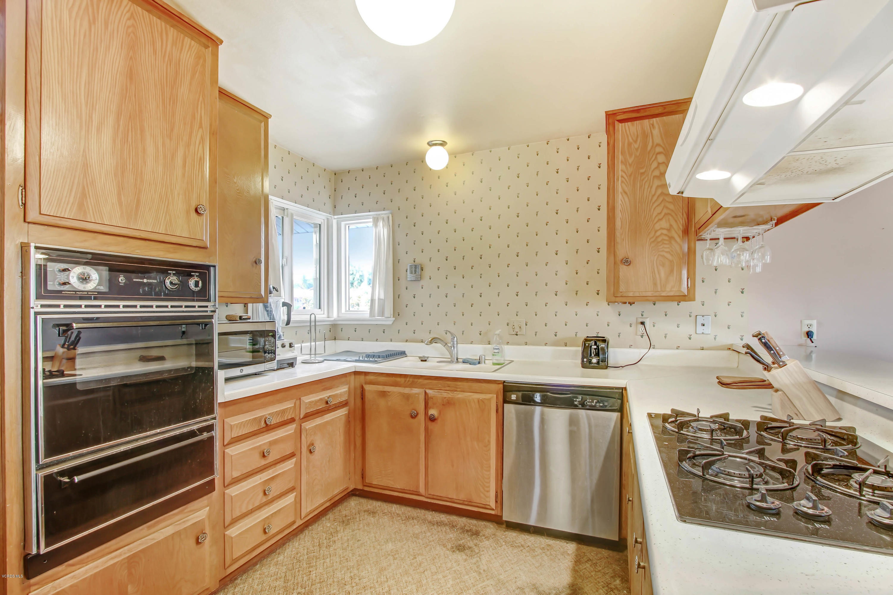 918 Decatur Avenue Ventura, CA 93004 - Photo 9 of 25 Kitchen2