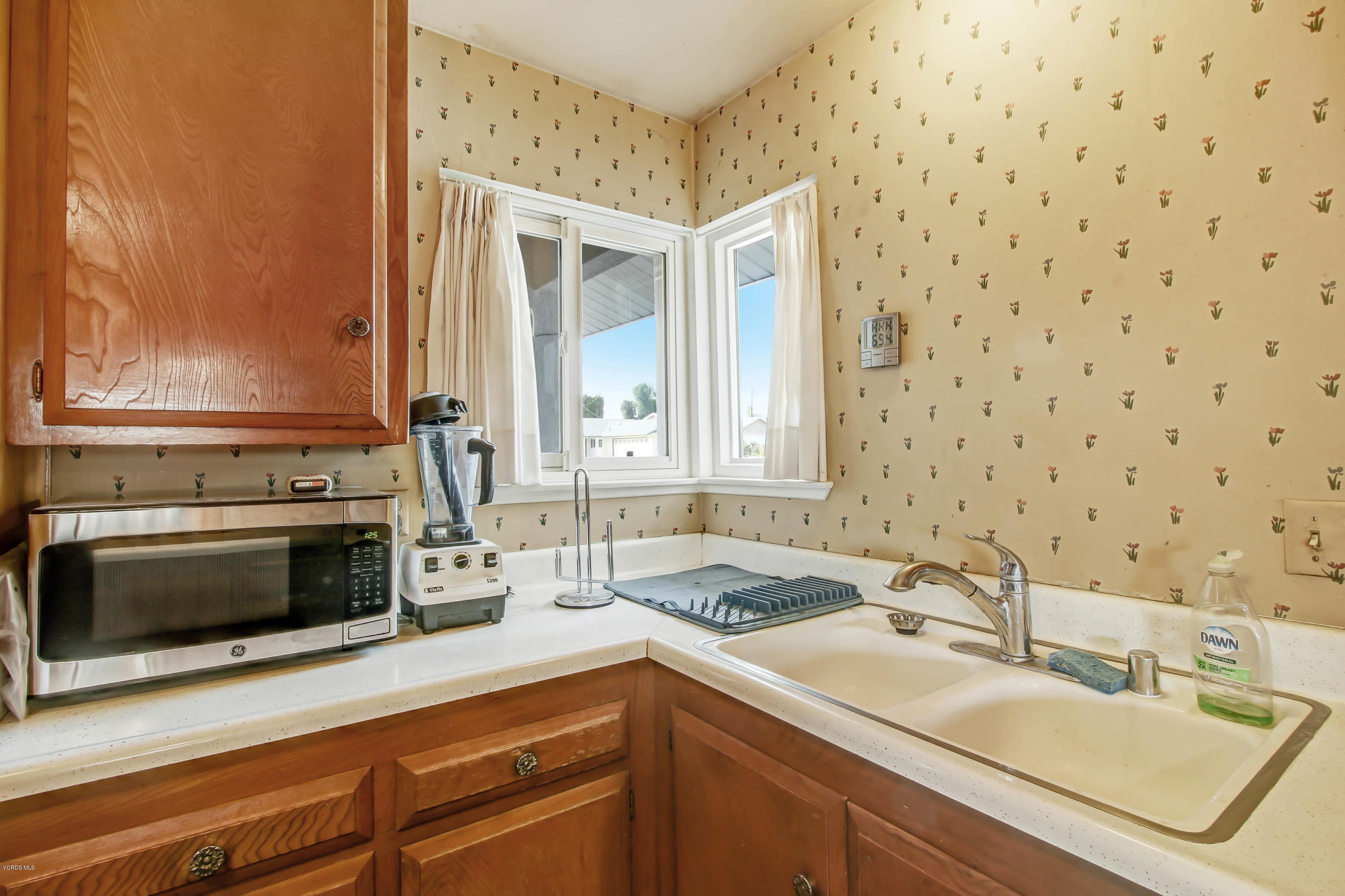918 Decatur Avenue Ventura, CA 93004 - Photo 10 of 25 Kitchen3