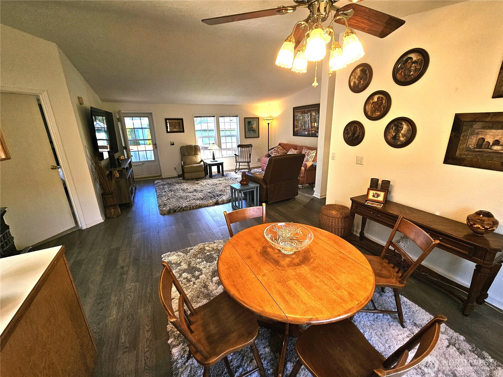 2004 195th Street Long Beach, WA 98631 - Photo 10 of 34 a view of a livingroom with furniture and hardwood floor