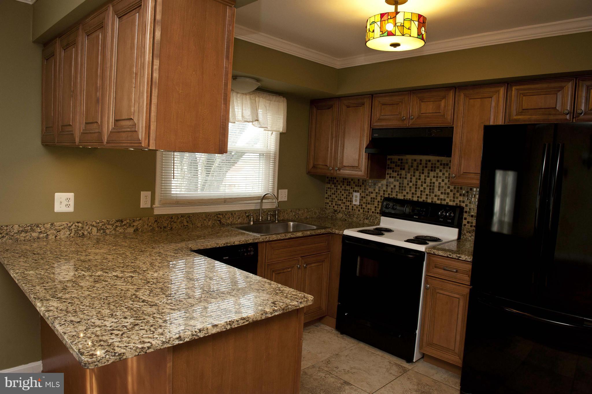 13232 Country Ridge Drive Germantown, MD 20874 - Photo 2 of 30 a kitchen with a stove and a refrigerator