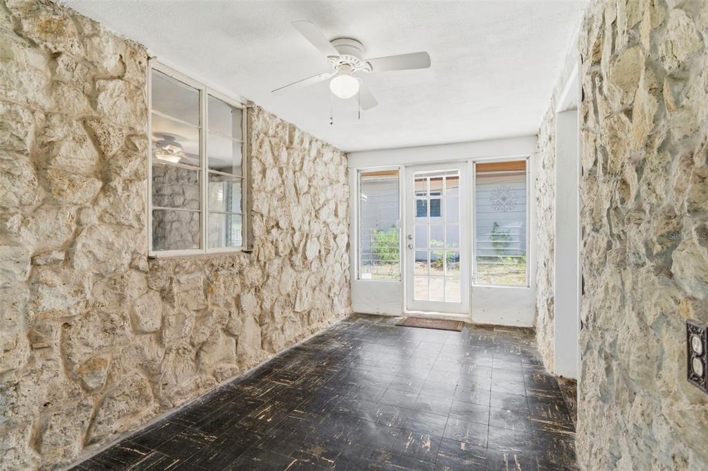 5651 Monroe Street New Port Richey, FL 34653 - Photo 9 of 61 Gallery Image 9